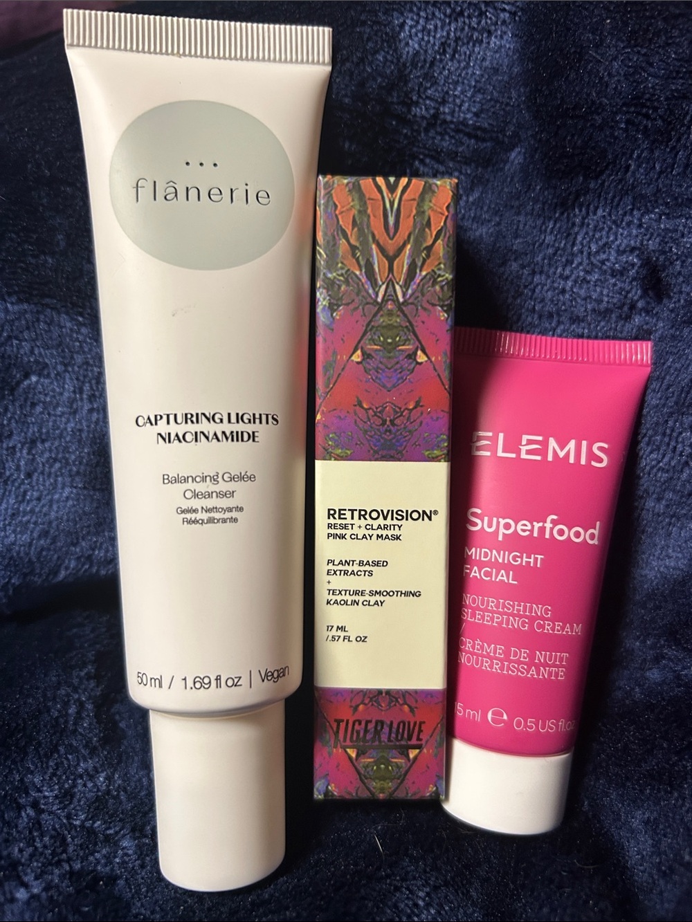 Capturing Lights Niacinamide Balancing Gelée Cleanser - White
